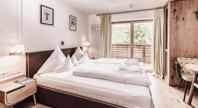 Hotel Goldener Berg photo