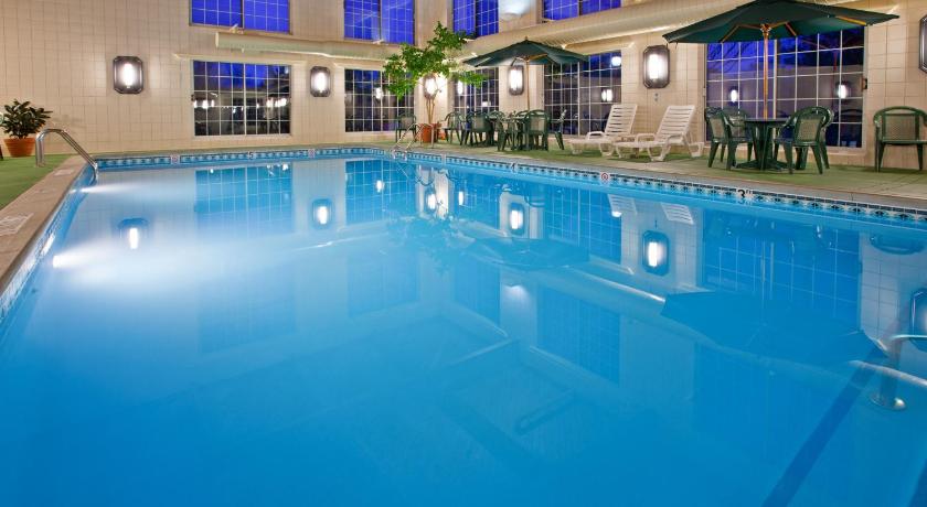Holiday Inn Express Grand Rapids Southwest photo