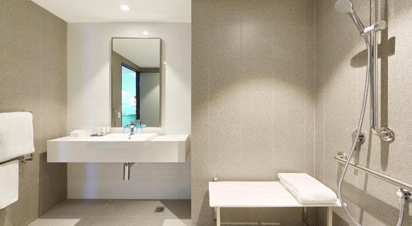 Holiday Inn Express Newcastle photo