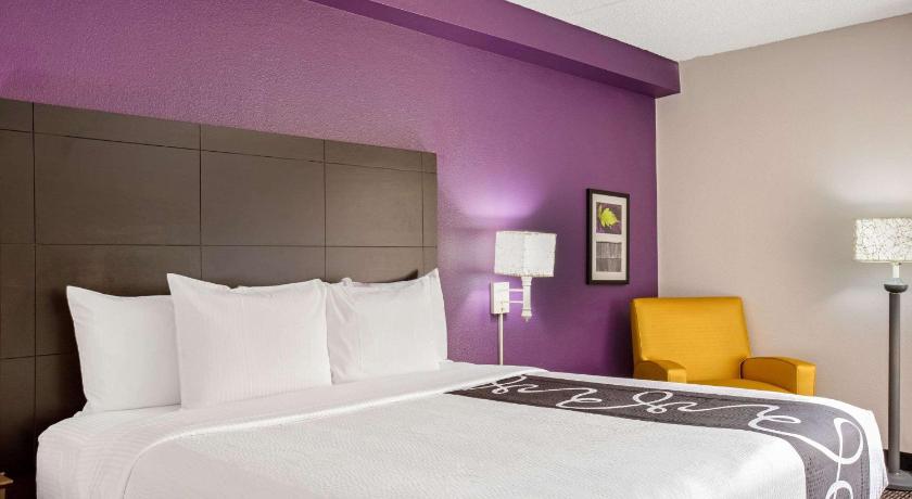 La Quinta Inn & Suites by Wyndham Miami Airport East