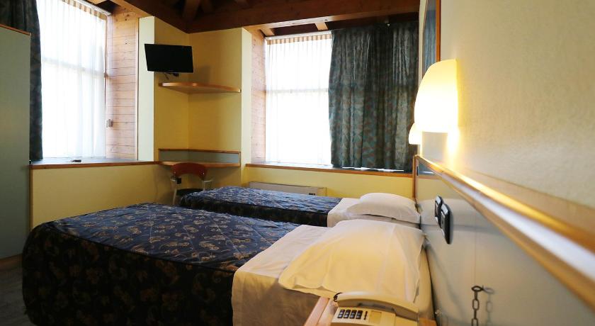 Image of Twin Room 1