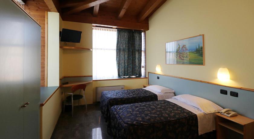 Image of Twin Room 3