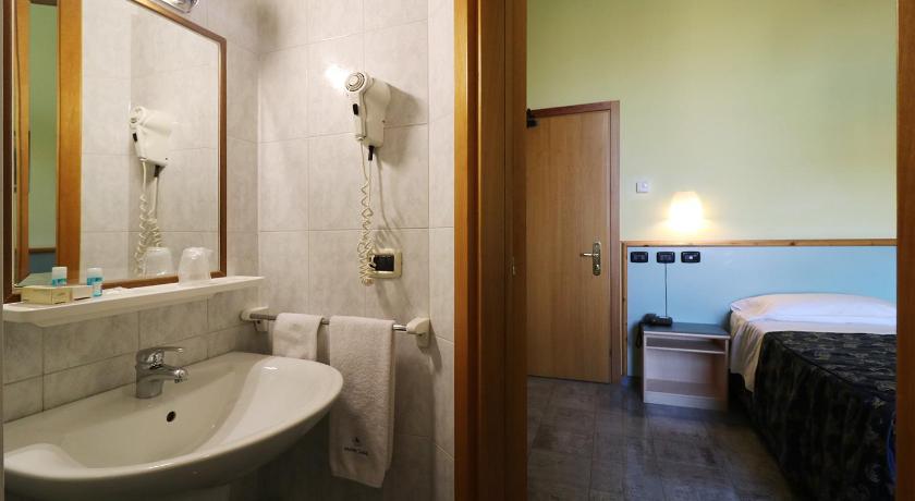 Image of Twin Room 5