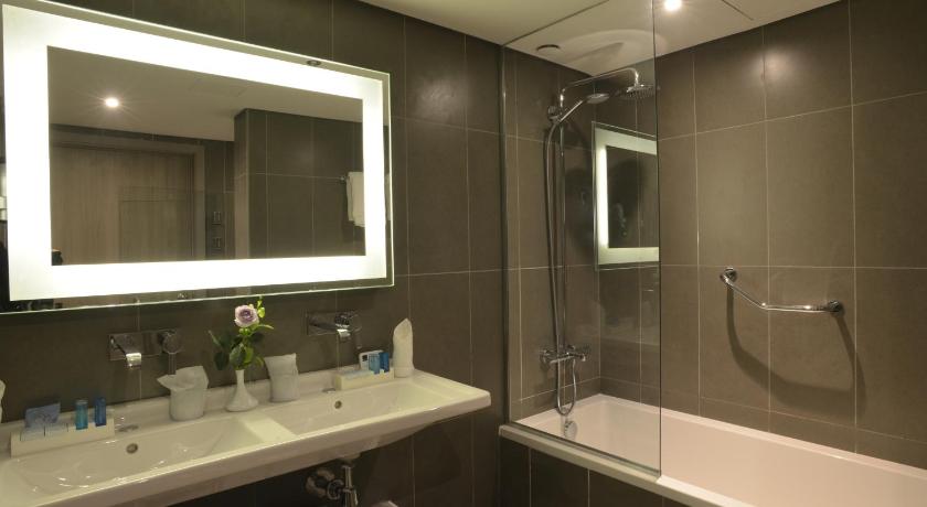 Image of Superior Suite 1 King Bed 9