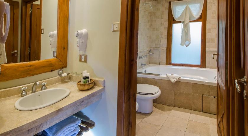 Image of Suite with Kitchenette 6
