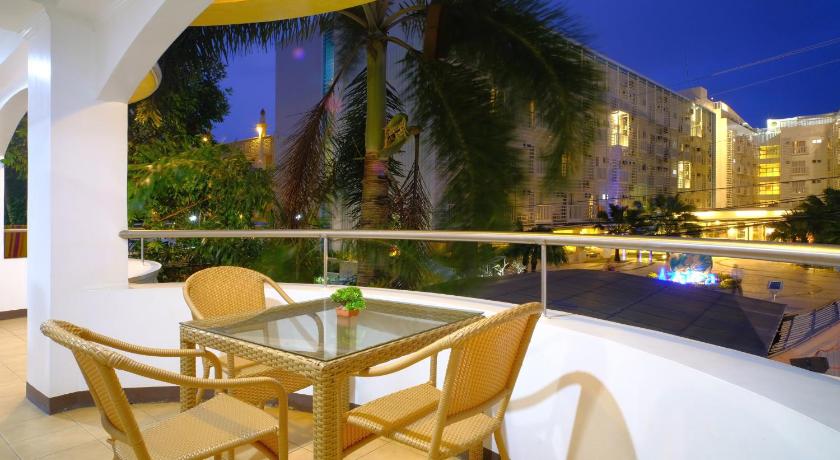 ボラカイ Boracay Holiday Resort 3つ星 ホテル 外観