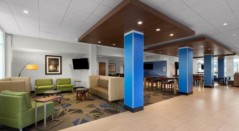 Holiday Inn Express Lake Park photo