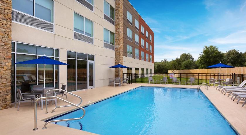 Holiday Inn Express Lake Park photo