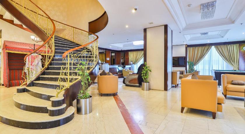 Landmark Summit Hotel - image 5