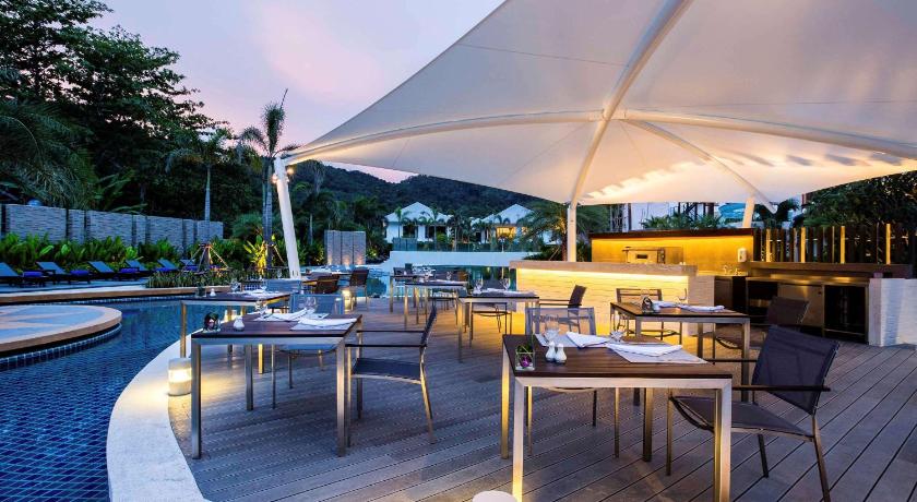 Phuket Holiday Inn Resort Phuket Karon Beach By IHG 4-Star Hotel restaurant