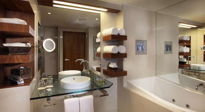 Image of Superior King Room 8