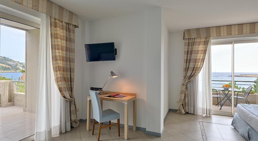 Aregai Marina Hotel & Residence