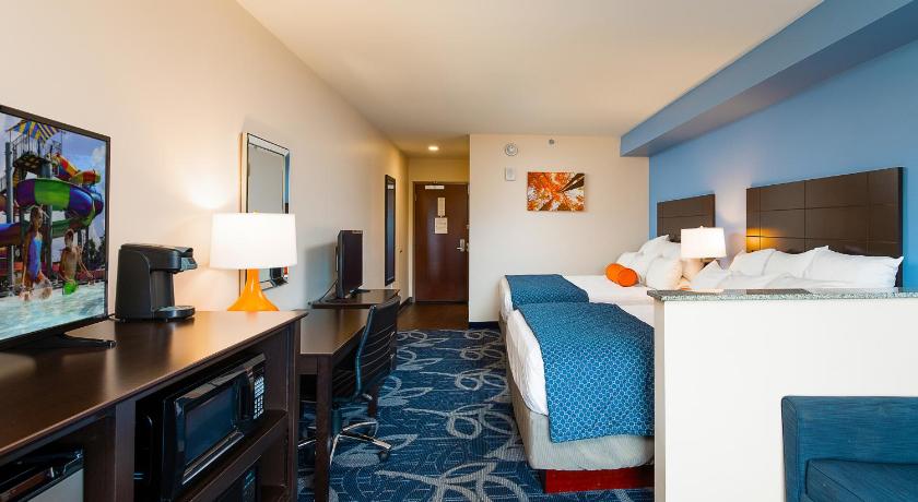 Image of Family Room with Mountain View 2