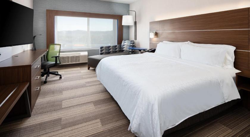 Holiday Inn Express and Suites Murrieta