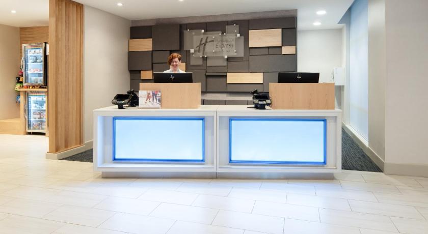 Holiday Inn Express and Suites Murrieta photo