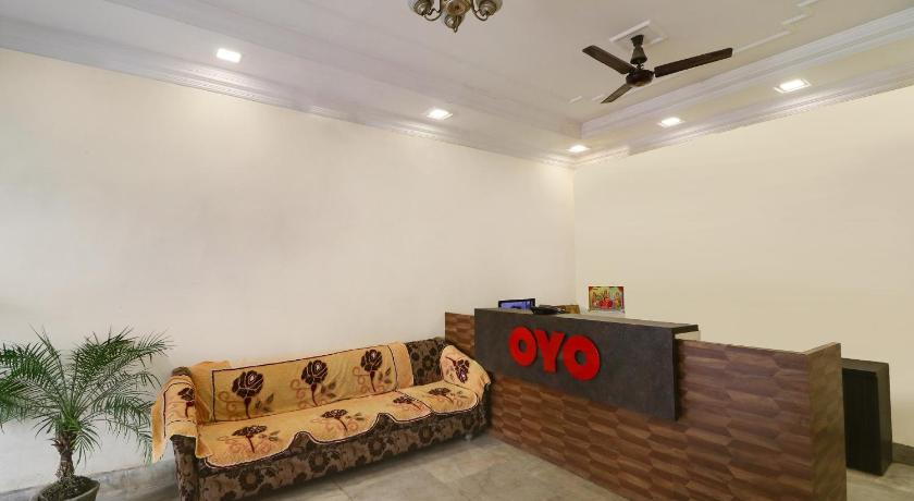 OYO 28789 Hotel Adarsh