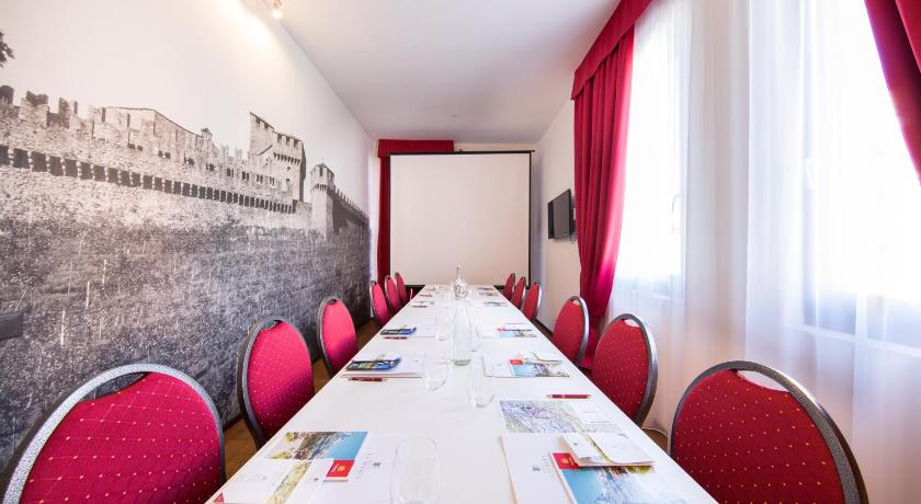 贝林佐纳 Boutique & Business Hotel La Tureta 4星级 酒店 餐厅