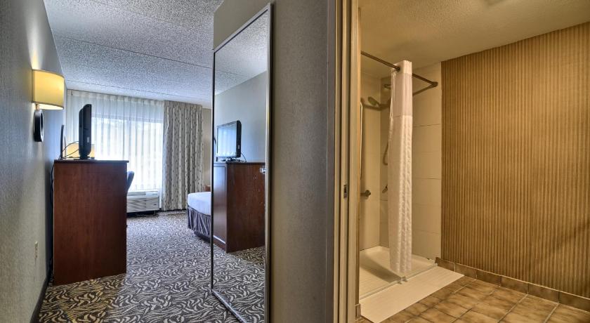 Clarion Inn & Suites                               