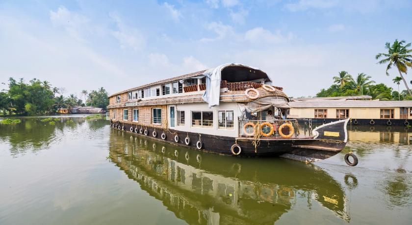 OYO 24611 Houseboat Water Cruise Sharing