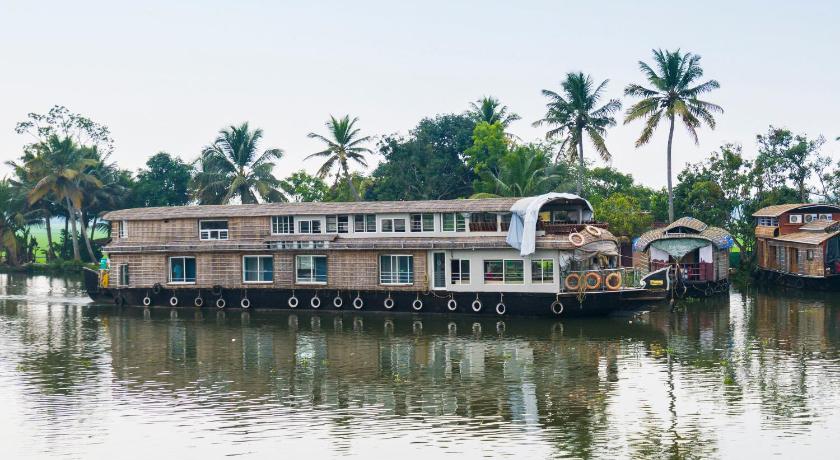 OYO 24611 Houseboat Water Cruise Sharing