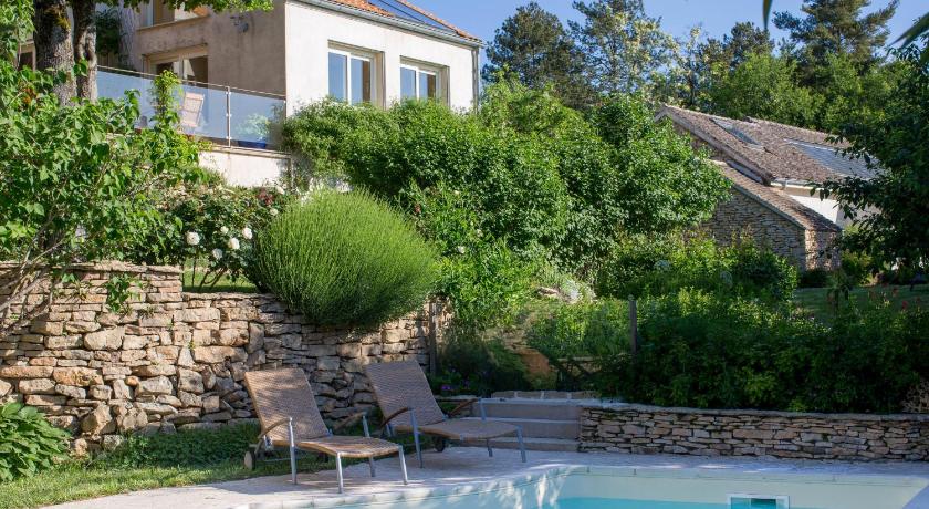Maisons Les Tilleuls, Les Pins et Les Lilas — Hotel in Beaune