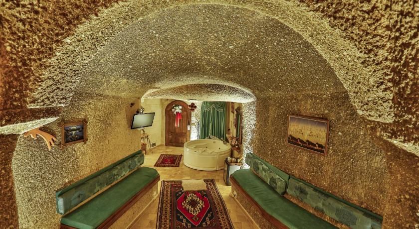 Hidden Cave Hotel - image 12