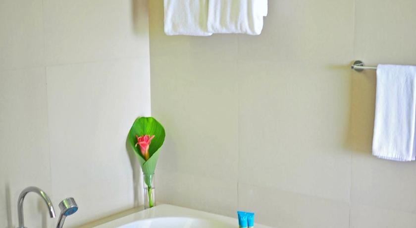 รูปของPacifica One-Bedroom Suite 2