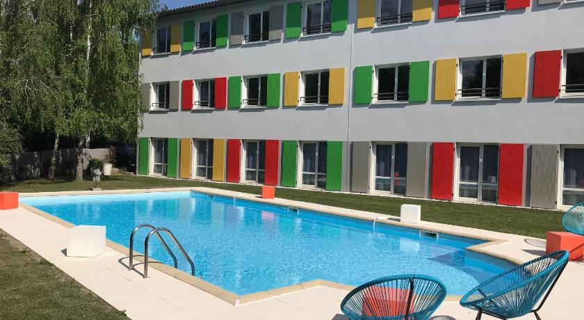 Hotel Full Colors