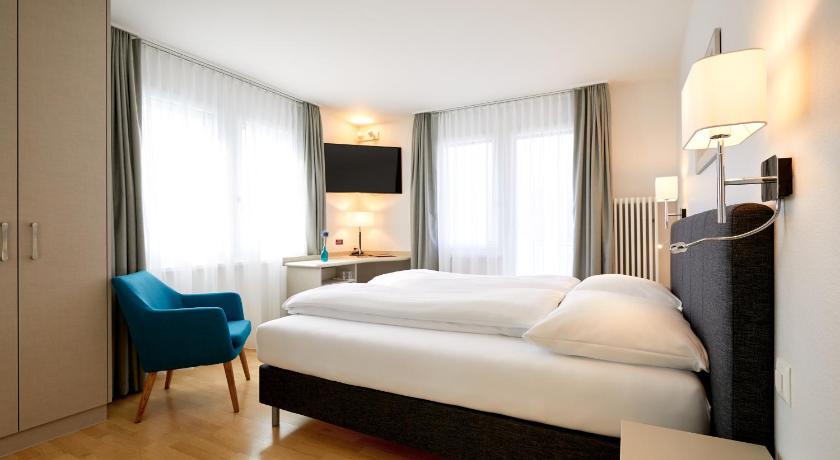 Hotel Schmid & Alfa photo
