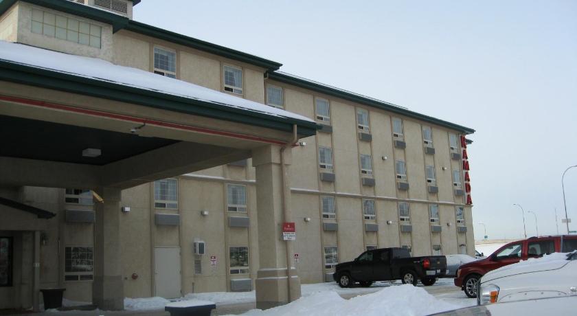 Ramada by Wyndham Red Deer Hotel and Suites