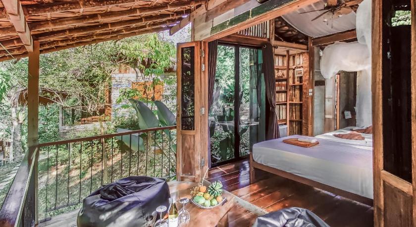 Image of Deluxe Double Room (2 Adults + 1 Child) 0