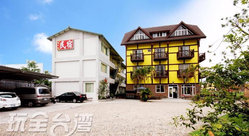a large building with a clock on the front of it, Pulicity Villa B&B                                                                               in Nantou