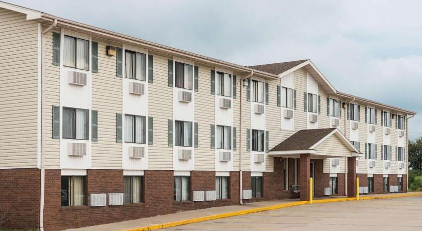 Amerihost Inn &amp; Suites — Hotel in Kingdom City (MO)