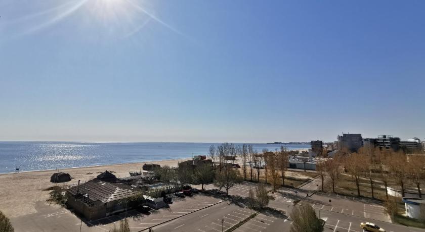 Crazy Beach Apartment — Hotel in Mamaia