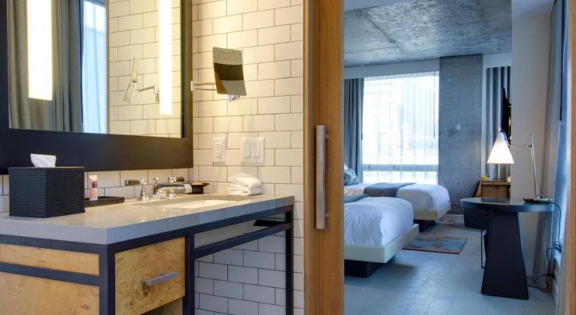 Image of 2 Double Beds With Manhattan Bridge View 4