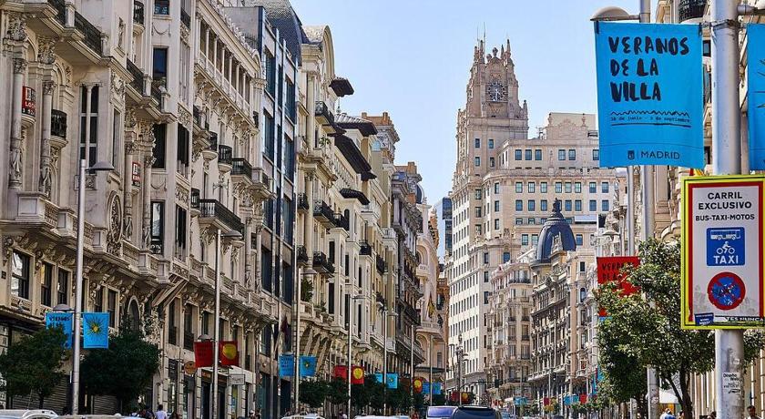 Lux Penthouse gran via photo