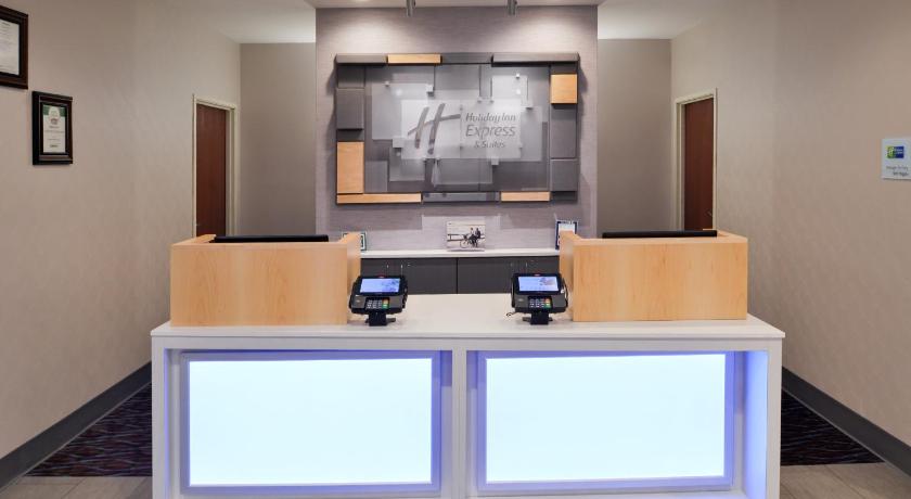 Holiday Inn Express Hotel & Suites Clifton Park photo