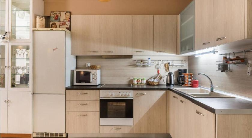 2BD- Perfect Location with square views - image 5
