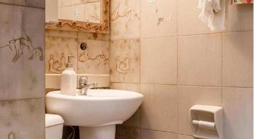 2BD- Perfect Location with square views photo