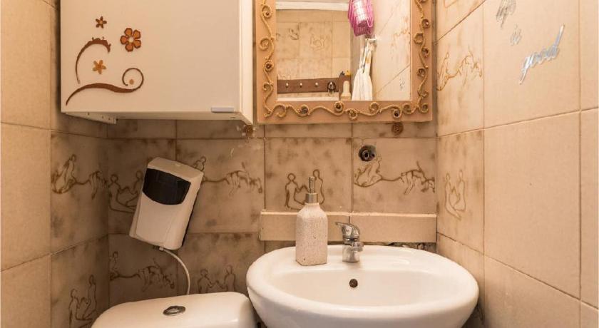2BD- Perfect Location with square views photo