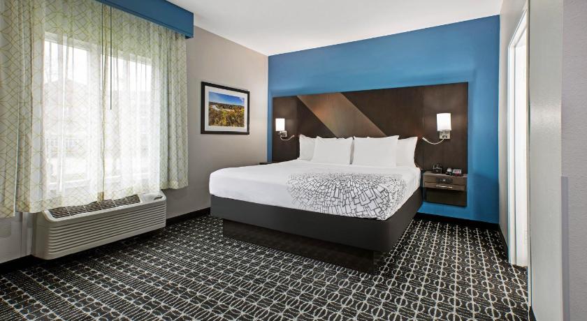 La Quinta Inn & Suites by Wyndham Sulphur Springs photo