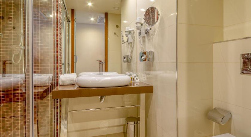 Image of Superior Twin Room 6