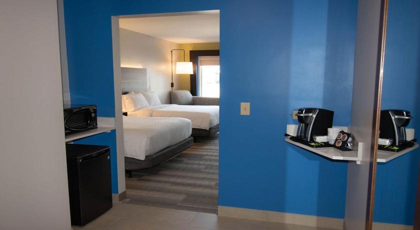 Holiday Inn Express and Suites Tonawanda Buffalo Area