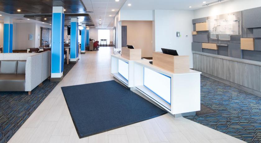 Holiday Inn Express And Suites North Battleford photo