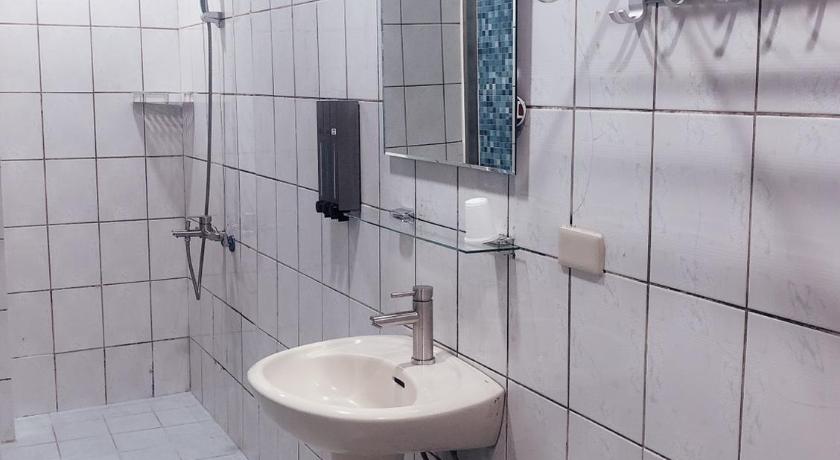 Image of Standard Twin Room 4