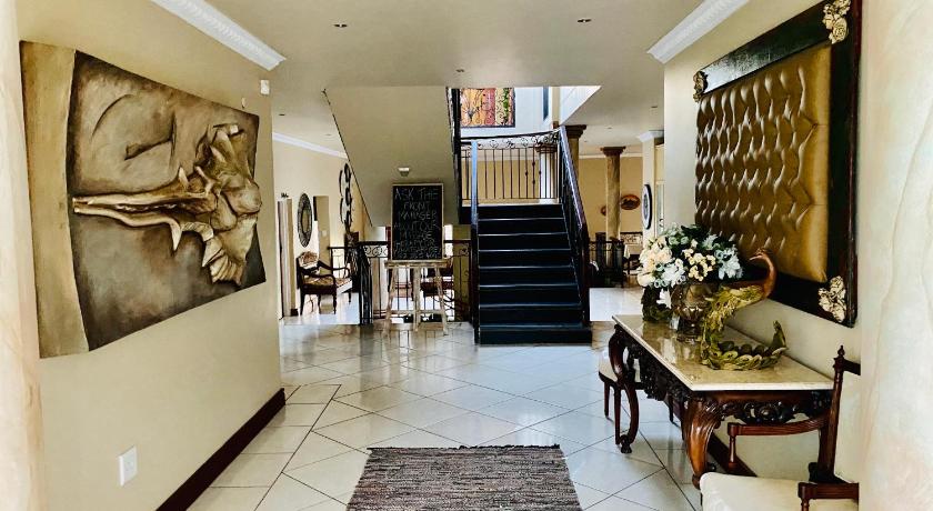 Re-Union Vacations — Hotel in Hartbeespoort