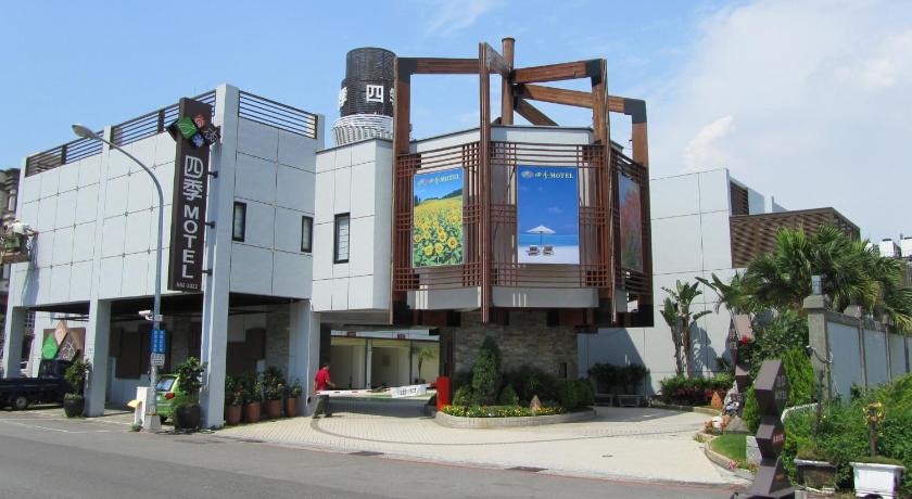Entrance, Seasons Motel in Kaohsiung