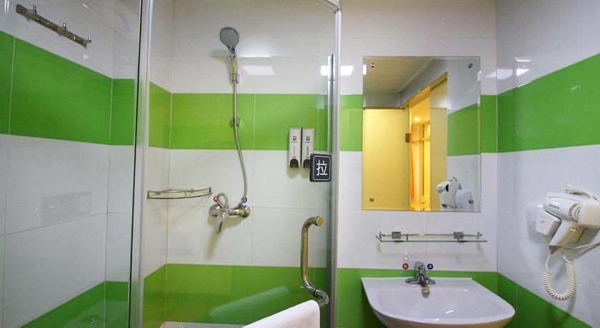 7 Days Inn Zhuhai Doumen Daxin Xinduhui Pedestrian Street photo