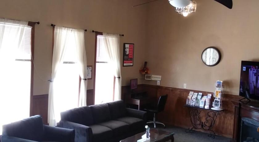Amerihost Inn & Suites photo