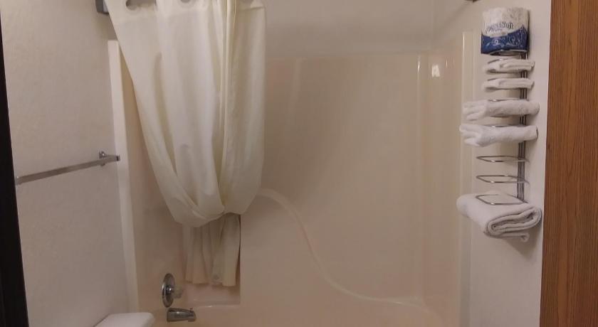 Amerihost Inn & Suites photo